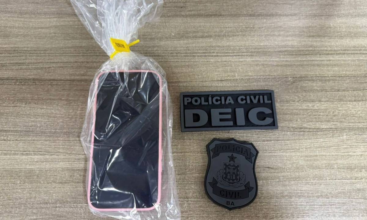 Dona de copiadora é presa suspeita de enganar idosos para pegar dados de cartões e usar em compras online na Bahia