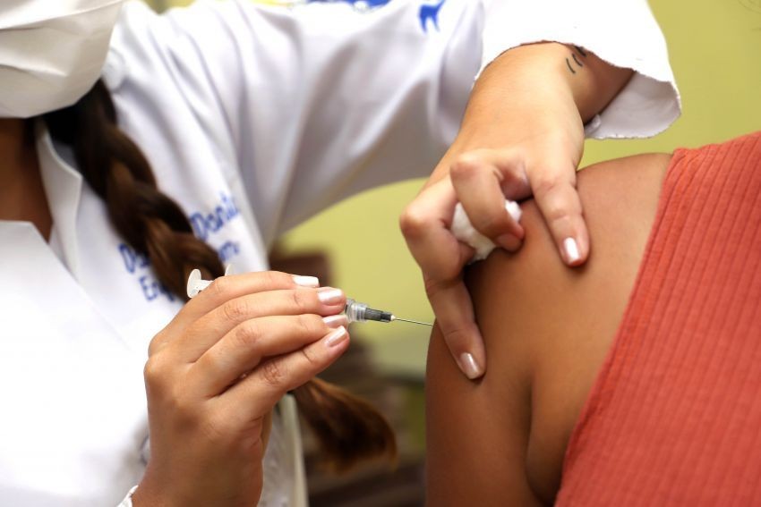 Moderna vence disputa para fornecer 12,5 milhões de doses de vacina contra a Covid para campanha nacional