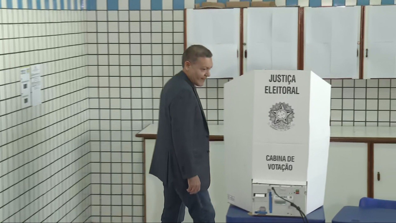 Presidente do TSE, Nunes Marques acompanha abertura de sessão e vota em Brasília