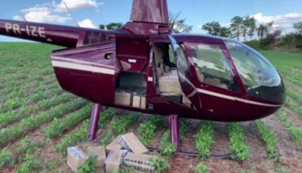 Helicóptero com 430 kg de cocaína foi apreendido na área rural de Corumbataí do Sul — Foto: PF/Divulgação