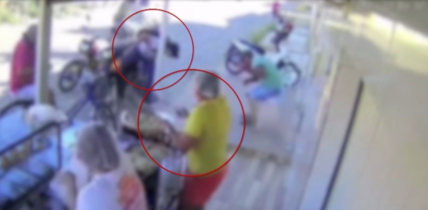Vídeo mostra momento em que comerciante e cliente são mortos em pastelaria no RN