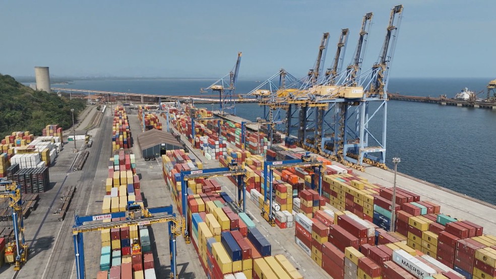 Contêineres em porto no RJ — Foto: Reprodução/TV Globo