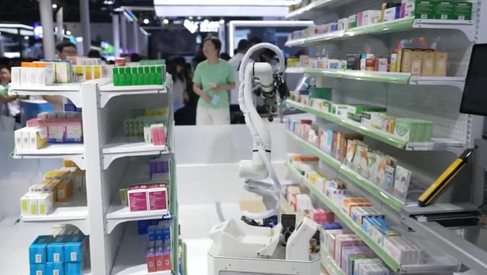 Novidades tecnológicas, robôs que impressionam o público na maior feira de inteligência artificial do mundo, em Xangai. — Foto: Reprodução/TV Globo