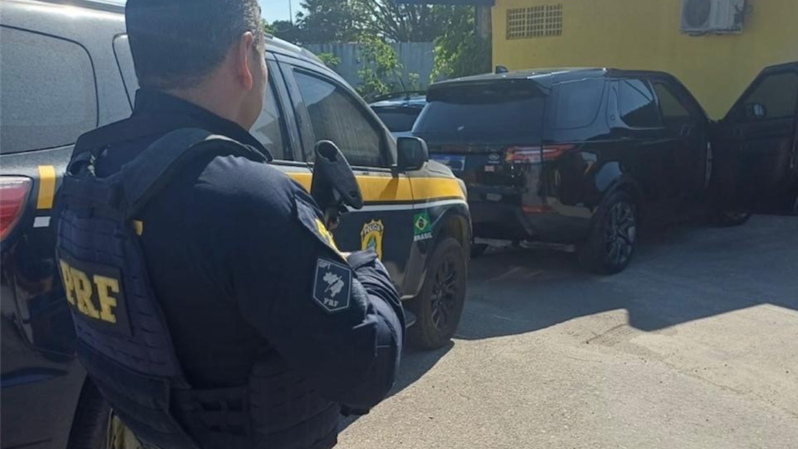 Foragido por tráfico de drogas é preso pela PRF com documento falso na Grande Fortaleza