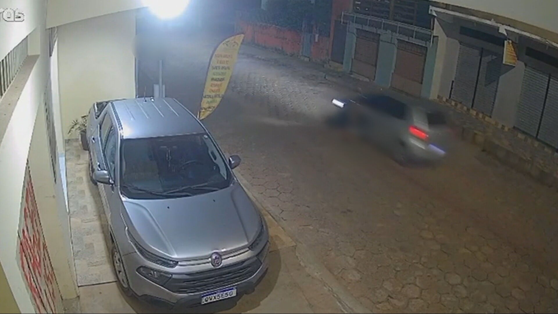 Polícia procura homem que arrastou ex-namorada por 400 metros com carro em MG; VÍDEO