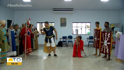 Elenco ensaia nos fins de semana para encenar o espetáculo Paixão de Cristo
