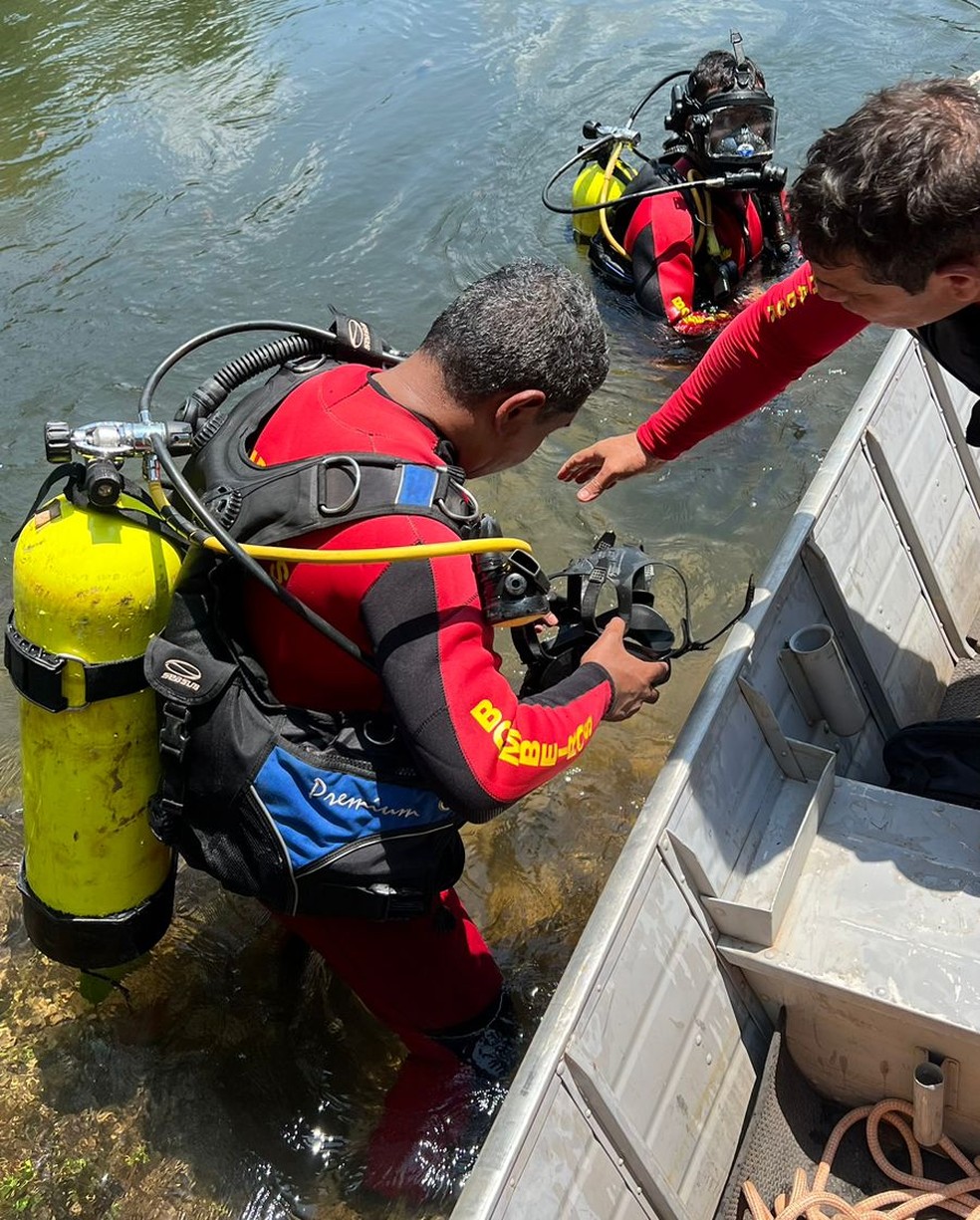 O jovem se afogou no domingo e o corpo foi encontrado na segunda — Foto: Corpo de Bombeiros