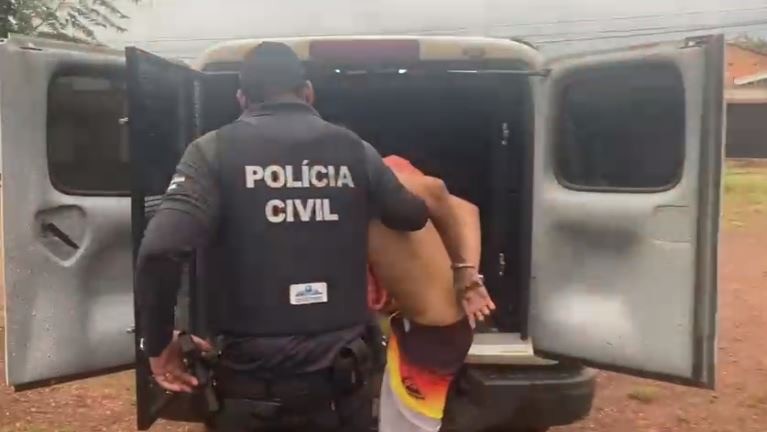Homem é condenado a mais de 17 anos de prisão por assassinato e corrupção de menor 