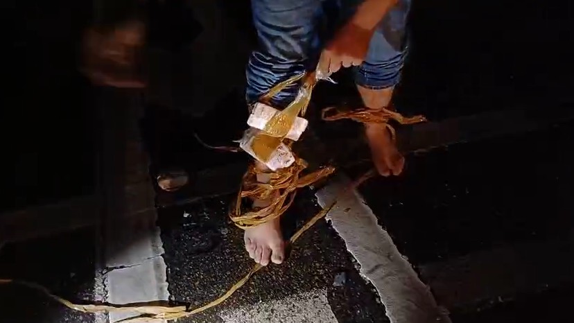 Homem é preso com remédios para emagrecer de origem paraguaia presos ao corpo, na Fernão Dias, em Vargem