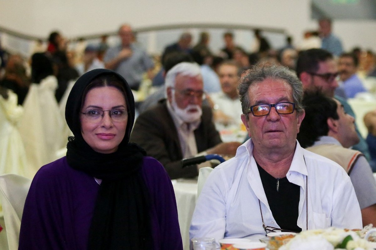 Le cinéaste iranien Dariush Mehrjui et sa femme sont assassinés chez eux |  Pop Art