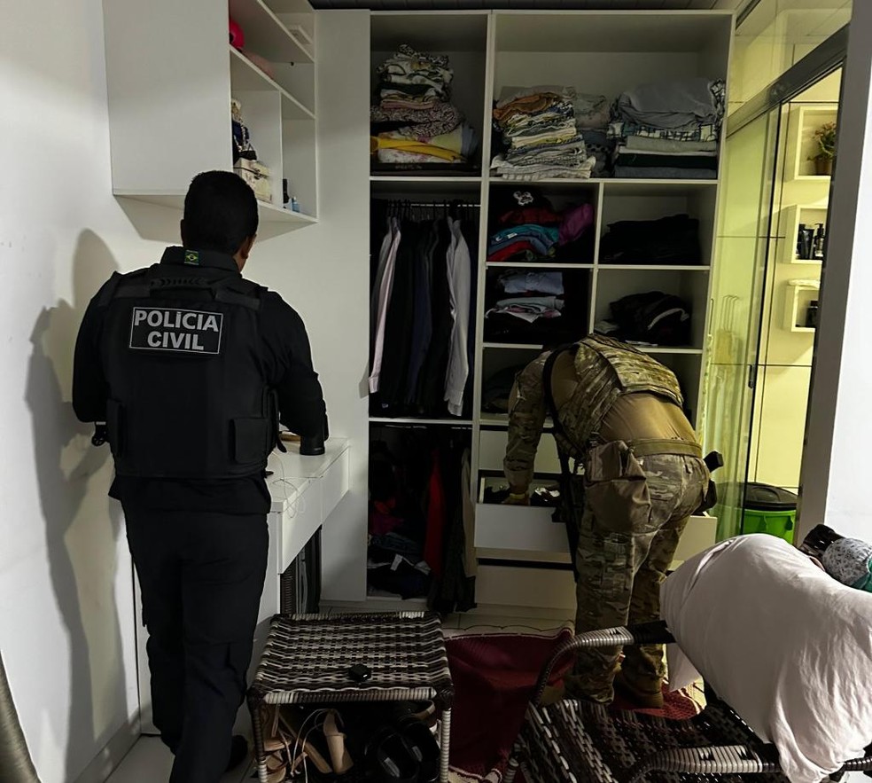 De acordo com a Polícia Civil, o líder do grupo pagava propina em troca de trabalhos externos — Foto: Polícia Civil
