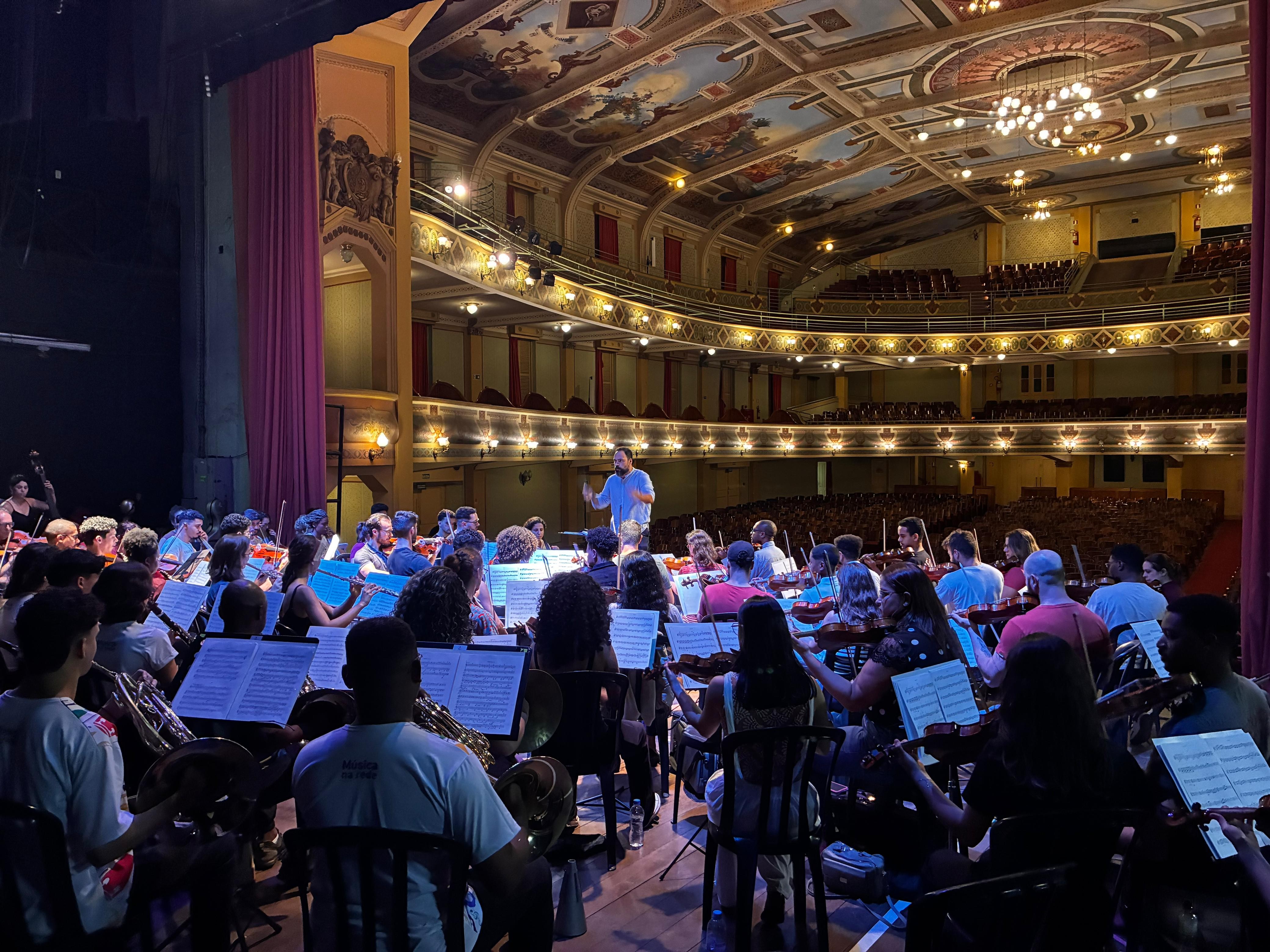 Orquestra Acadêmica da UFJF comemora 10 anos com concertos gratuitos no Cine-Theatro Central; veja como retirar os ingressos