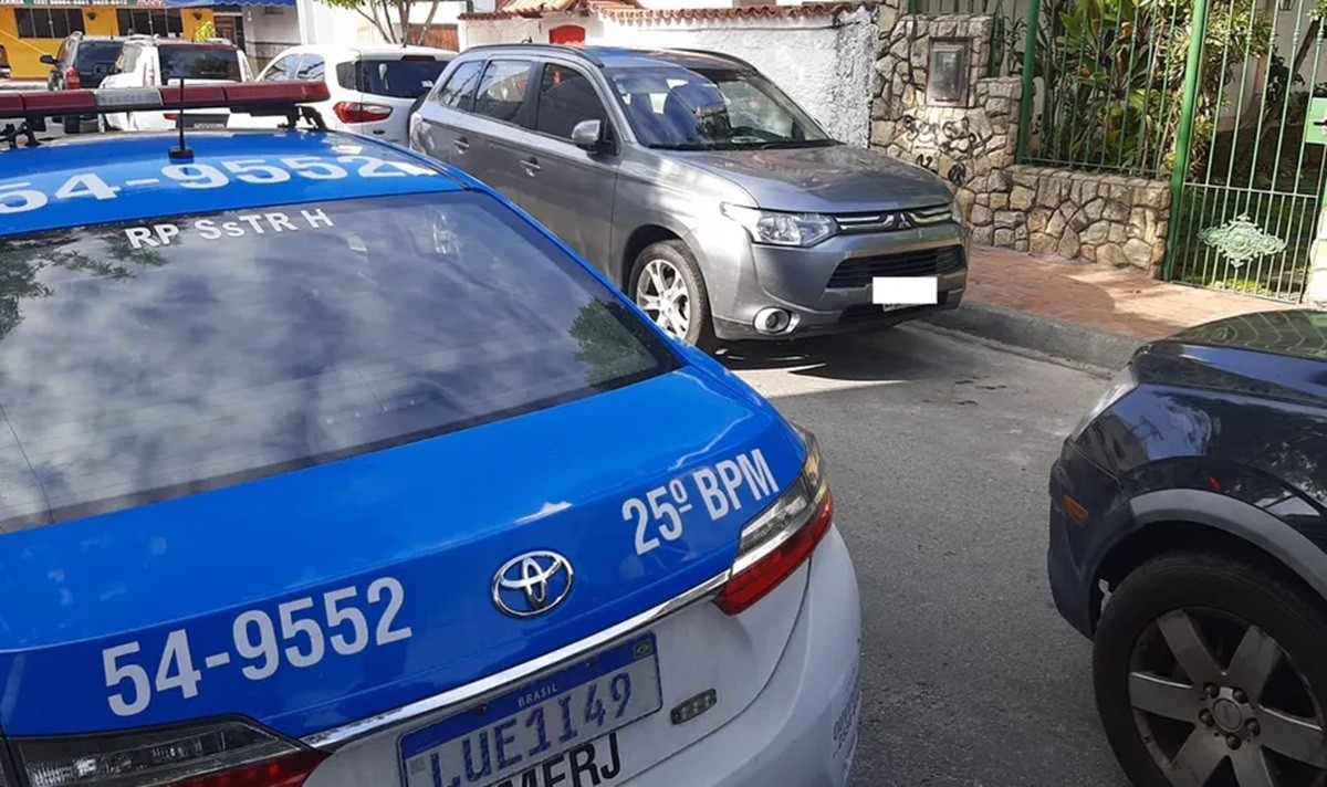 Suspeito é preso ao tentar se esconder em barco em Arraial do Cabo