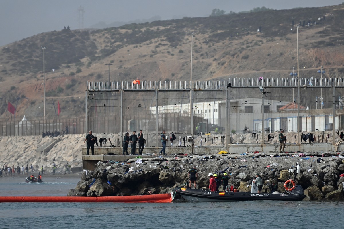 Espanha anuncia 'normalidade' em Ceuta e pede reunião urgente sobre migração à UE 
