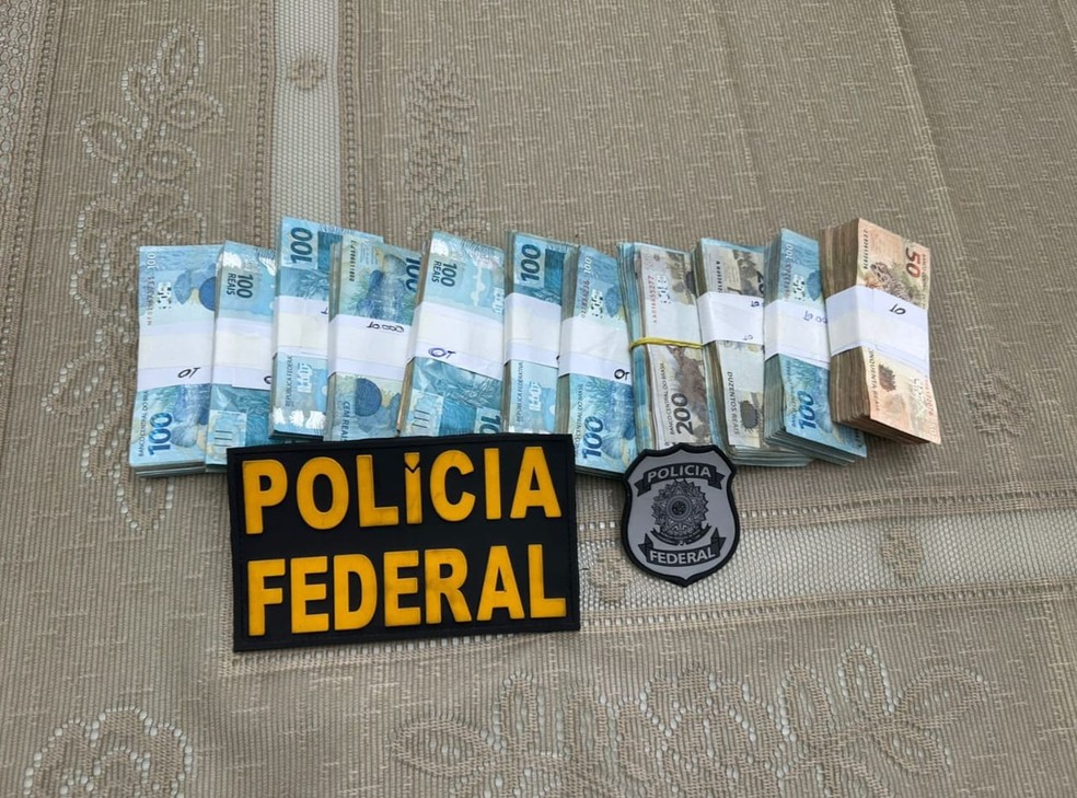Dinheiro apreendido durante a operação — Foto: Polícia Federal