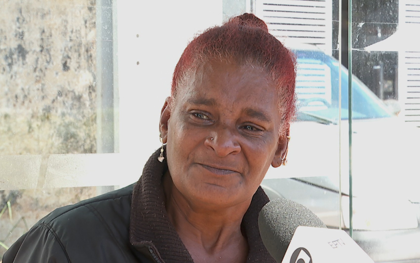 Mãe de suspeito de estupro se desculpa