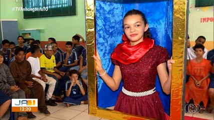 Projeto pedagógico leva literatura para alunos em escola pública