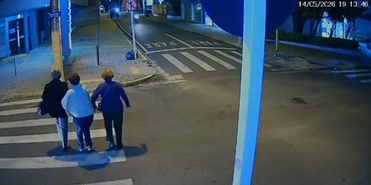 VÍDEO: Idosas são atropeladas na faixa de pedestre em rua do centro de Botucatu