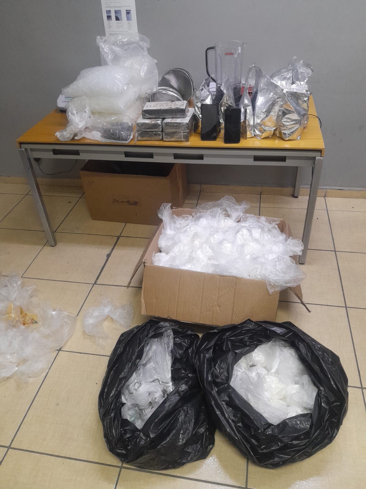 PM prende motorista que transportava 45 kg de drogas em Taubaté, SP