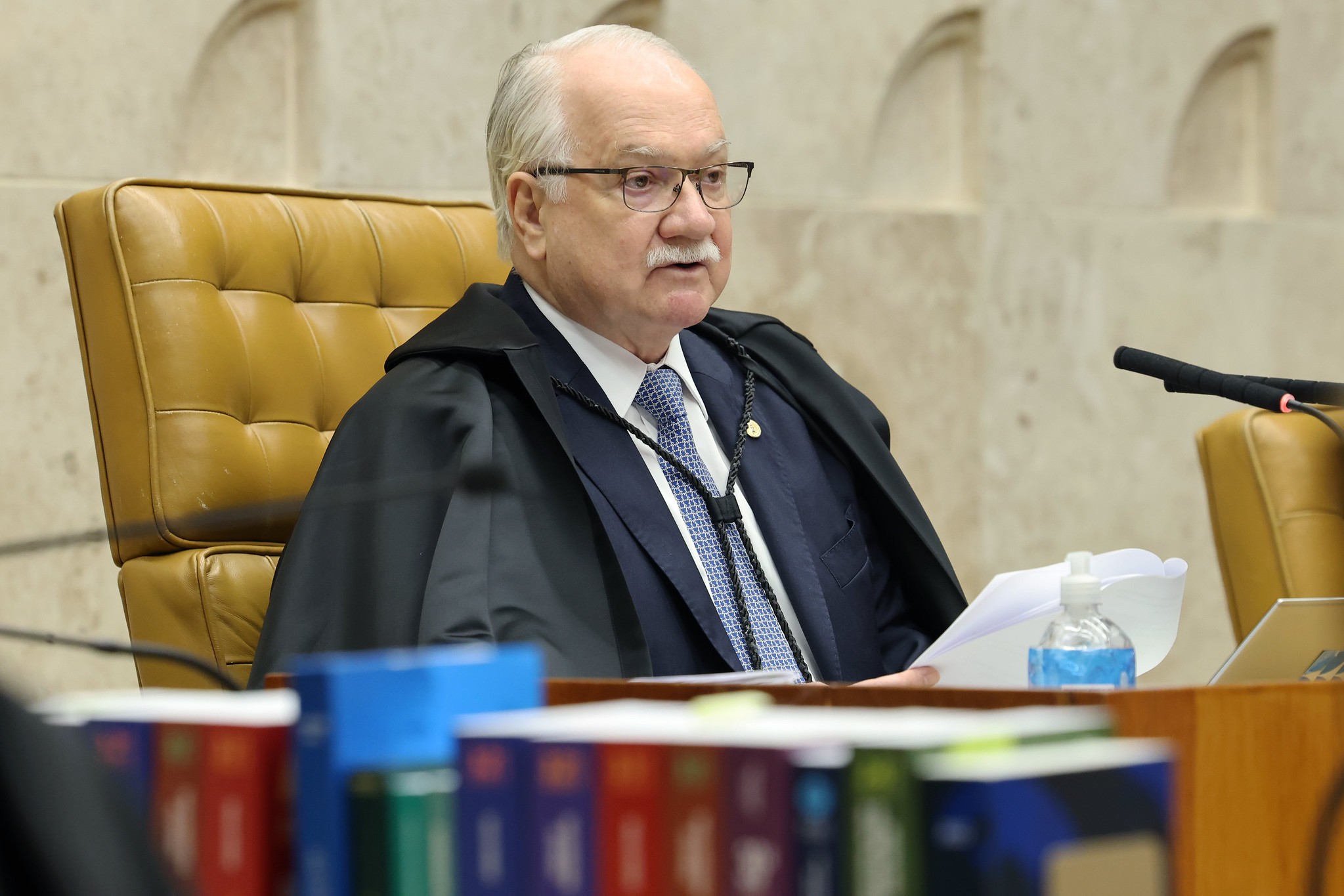 Crise no STF: na retomada da sessão, Fachin vota para manter casos de Moraes e Mendonça separados