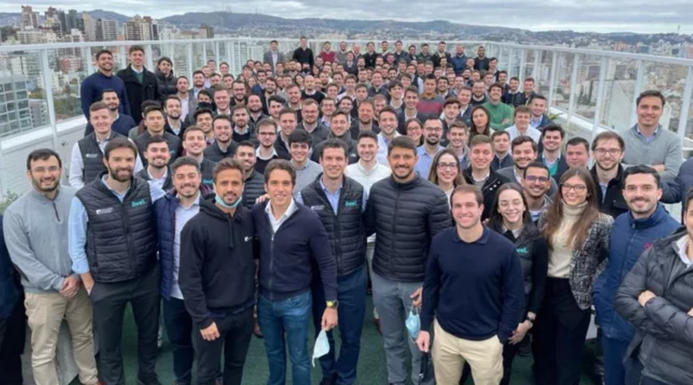 Foto da equipe da vel Investimentos em 2021, que viralizou pela falta de diversidade  Foto: Reproduo
