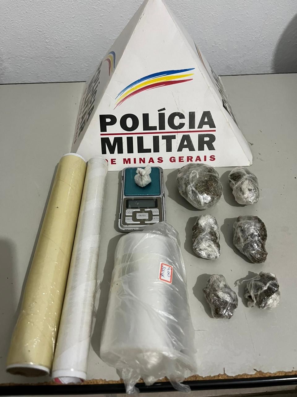 Suspeito tenta fugir de moto, mas é preso por tráfico de drogas em Ipatinga 