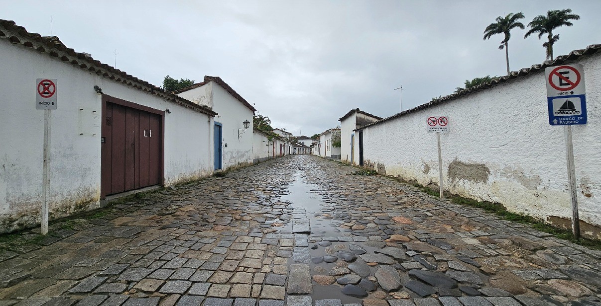 Justiça altera trânsito e determina proibição de estacionamento no Centro Histórico de Paraty