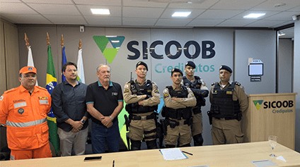 Sicoob Credipatos apoia PM com doação de R$95 mil para compra de moto patrulha