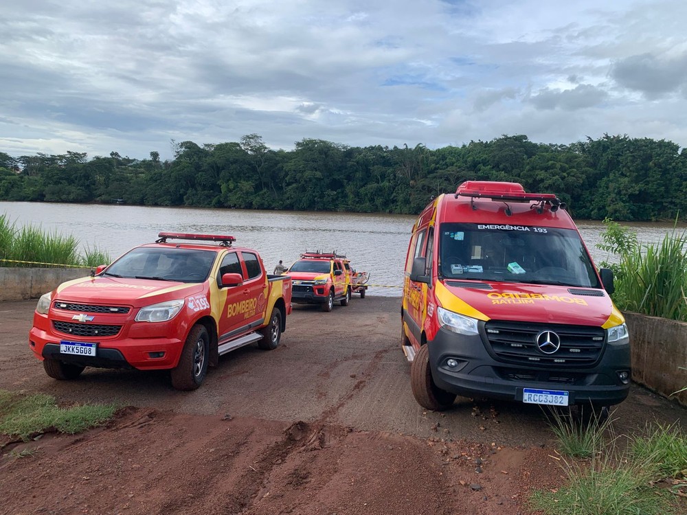 Adolescente morre afogado após desaparecer enquanto nadava com amigos no Rio Paranaíba em MG