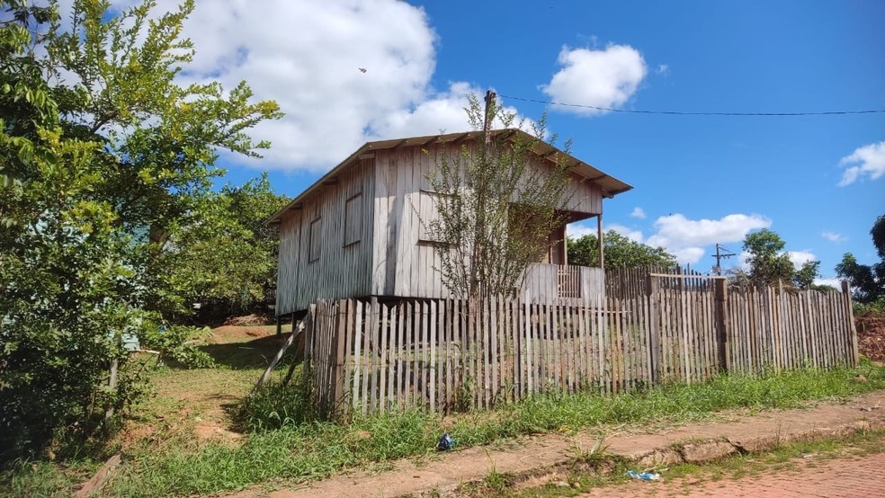 Feto foi deixado dentro de sacola na parte de trás de quintal — Foto: Arquivo pessoal