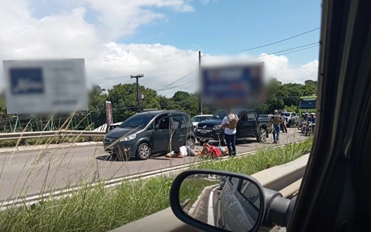 Polícia Civil bloqueia BR-230 e prende suspeitos de tráfico de drogas, em João Pessoa 