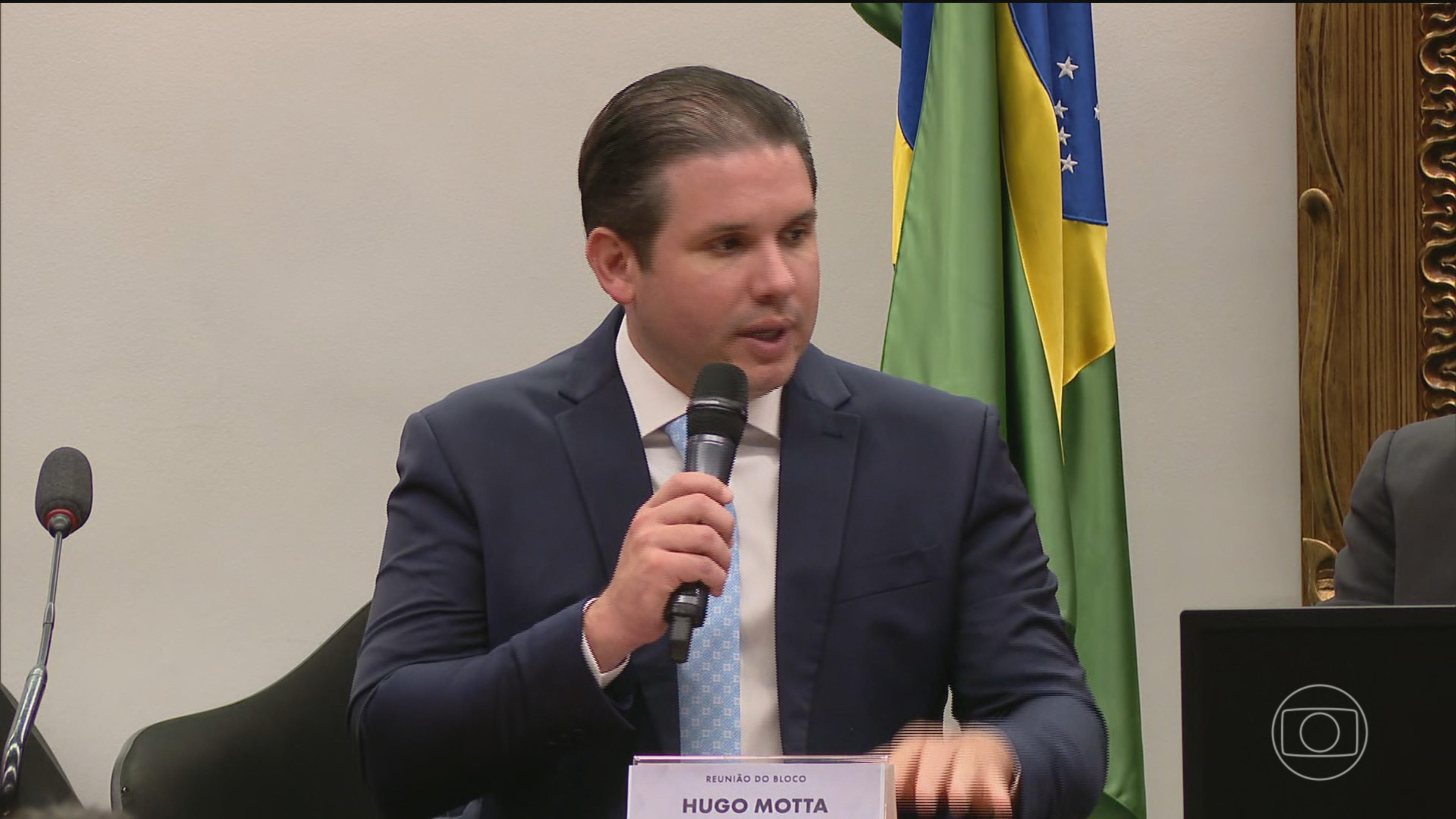 Presidente da Câmara admite que viajou em jatinho de Vorcaro e teve hotel pago pelo banqueiro 