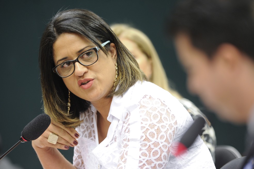 A contadora e doleira Meire Poza durante depoimento no Senado Federal, durante a operação Lava Jato, em agosto de 2014. — Foto: Pedro França/Agência Senado