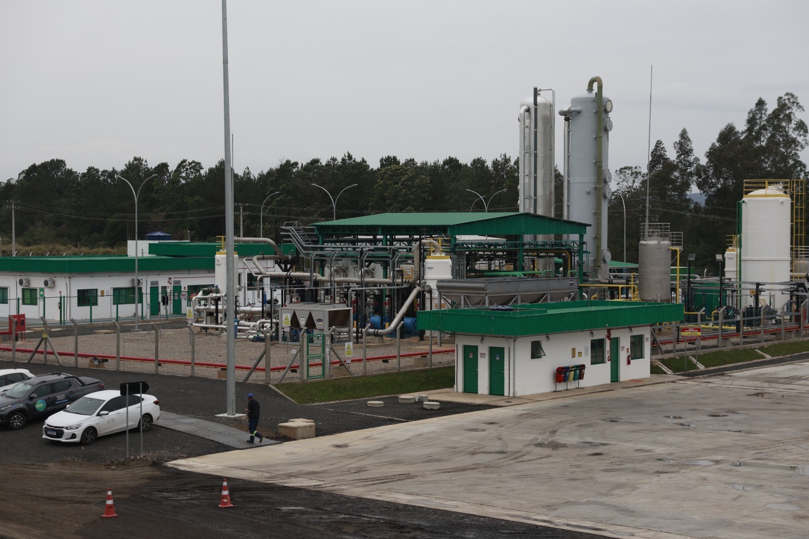 Inaugurada primeira usina do RS que transforma lixo orgânico de aterro em gás natural renovável; saiba como vai funcionar