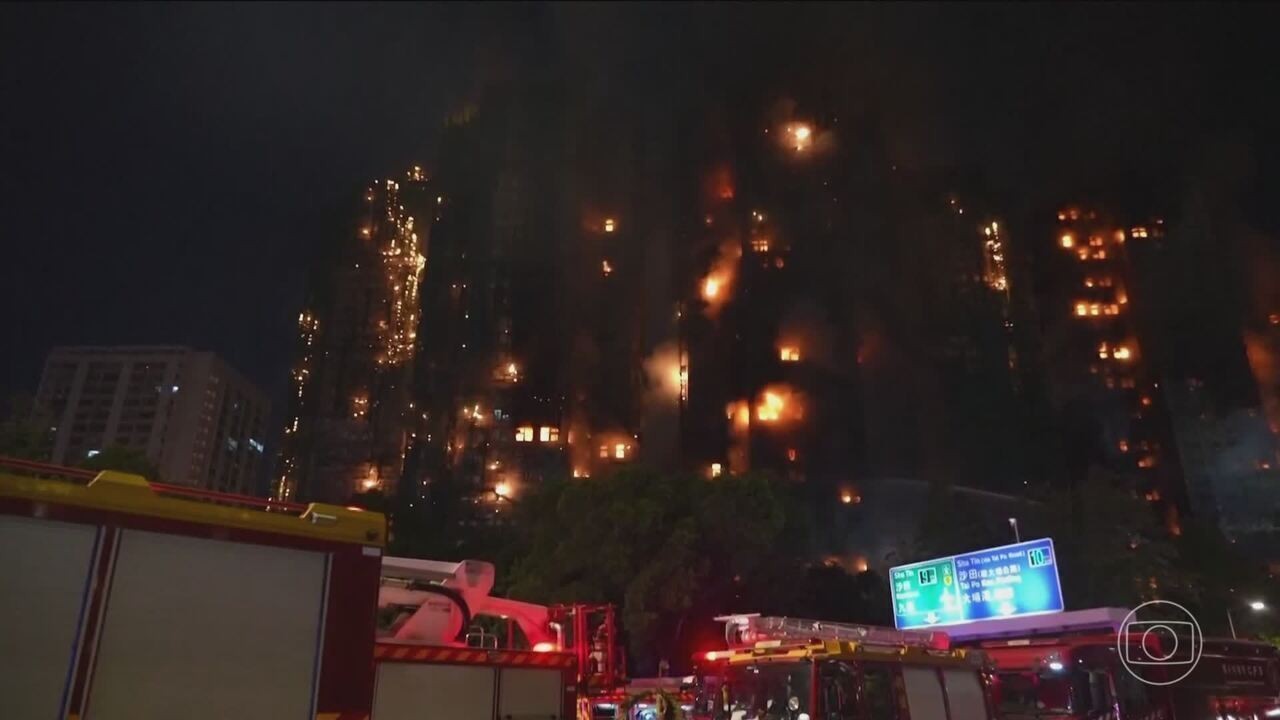 Como andaimes de bambu contribuíram para o incêndio mais mortal em décadas em Hong Kong