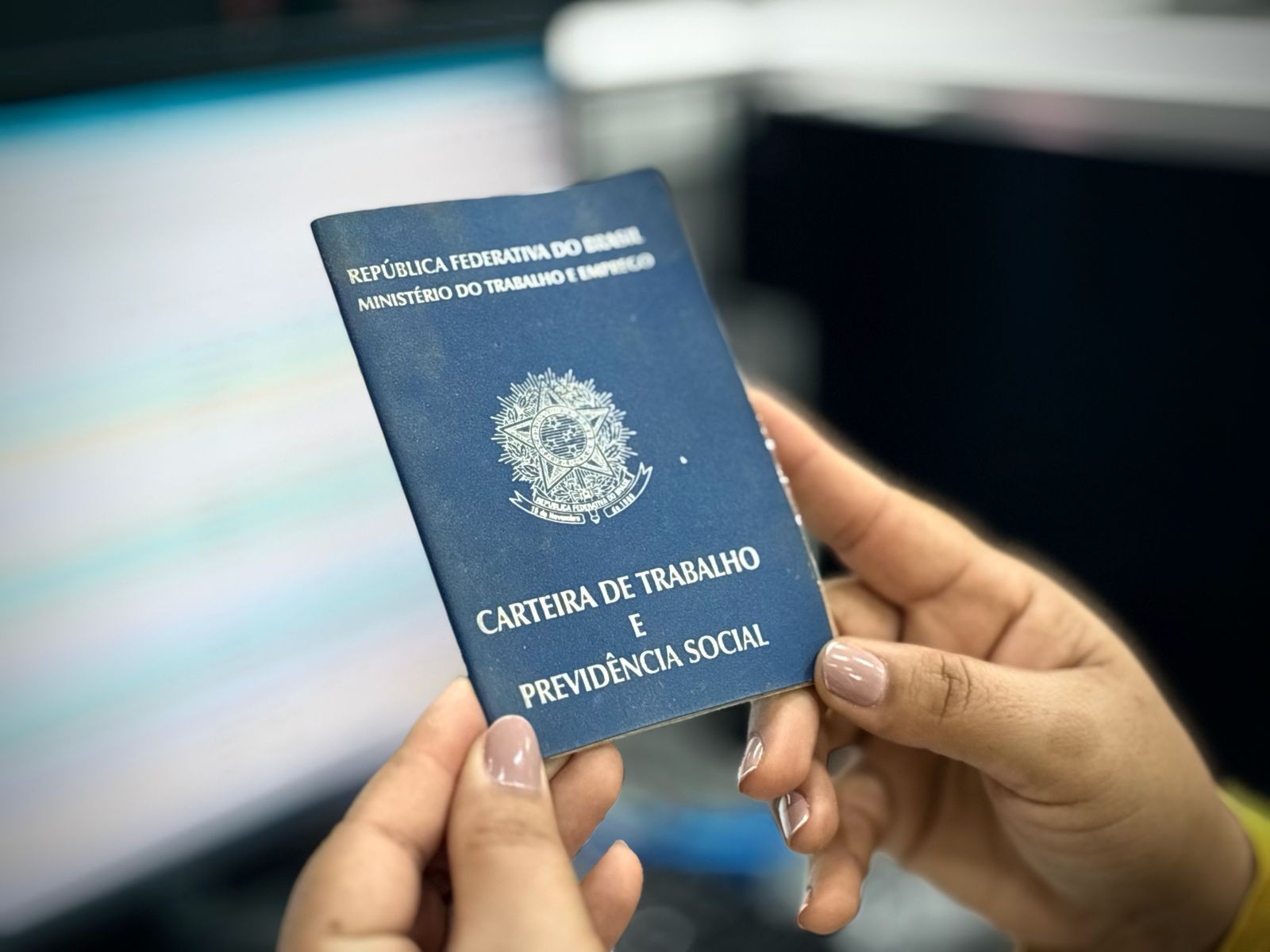 Medo de perder o emprego cai ao menor nível desde 2025, mostra FGV