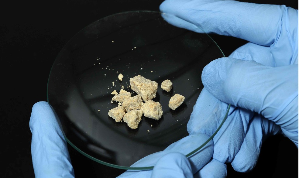 Pasta base de cocaína usada nos testes da vacina — Foto: Foca Lisboa/UFMG