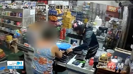 Câmera de segurança flagra homem assaltado mercado em Paraíso