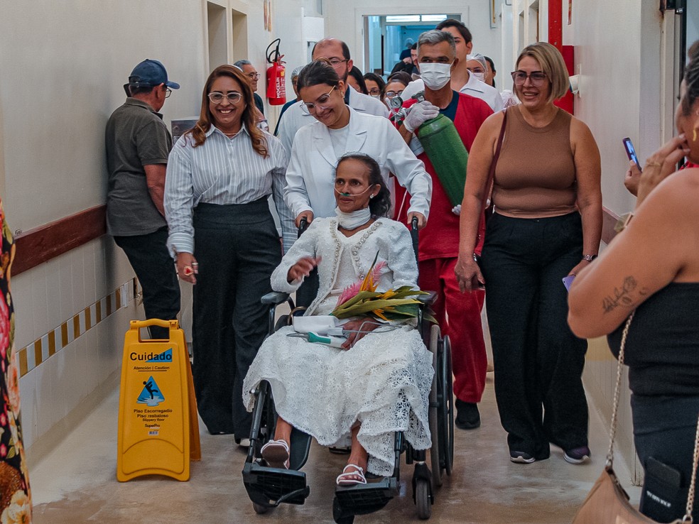 Cerim&ocirc;nia foi marcada por emo&ccedil;&atilde;o e significado para o casal que est&aacute; juntos h&agrave; 10 anos &mdash; Foto: Tiago Ara&uacute;jo/Sesacre