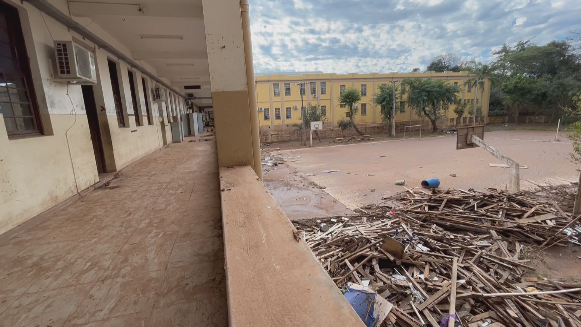 Volta ao 'Castelinho': escola do RS que ficou submersa em enchente retoma aulas após 2 anos; veja ANTES E DEPOIS