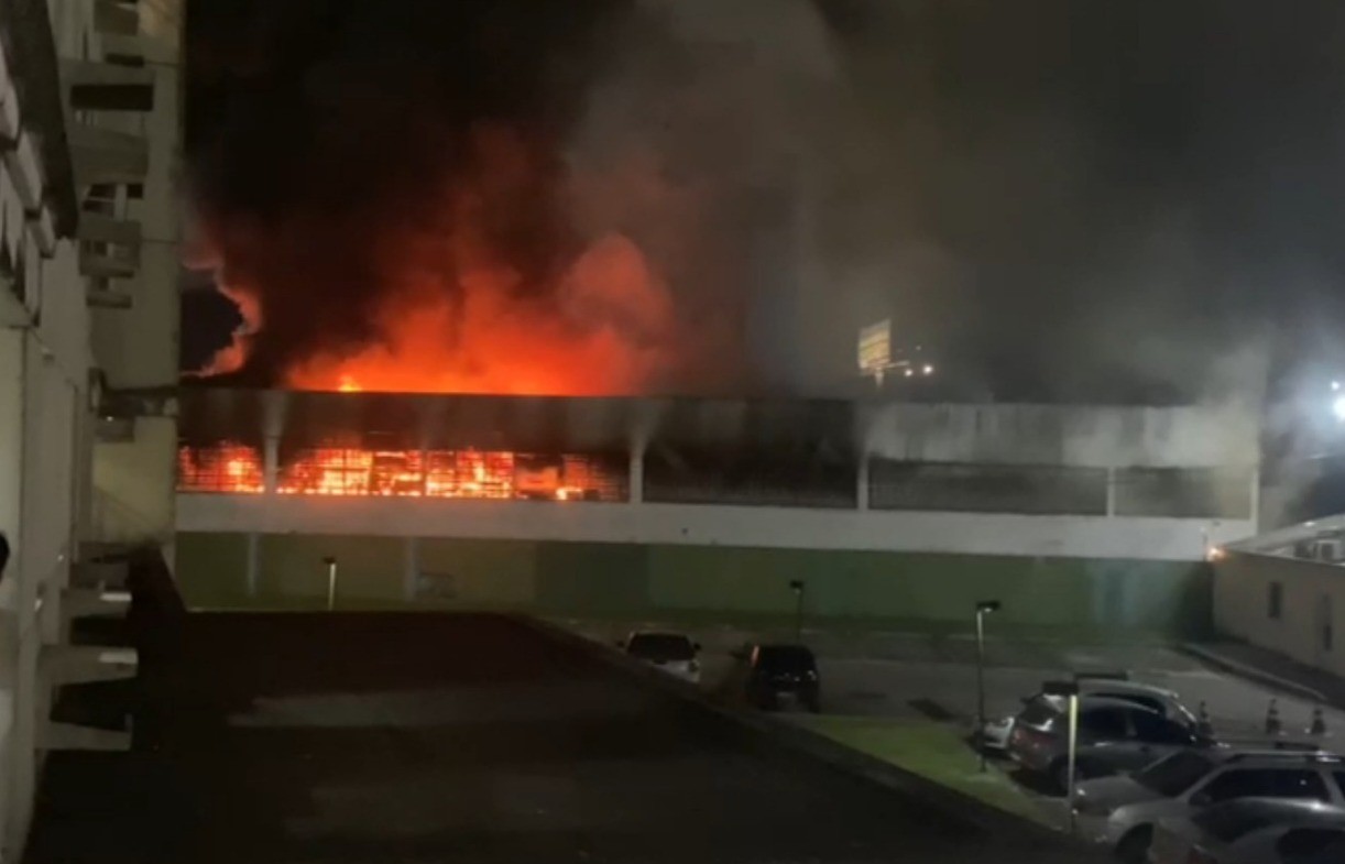 Incêndio atinge prédio comercial na Grande Belém