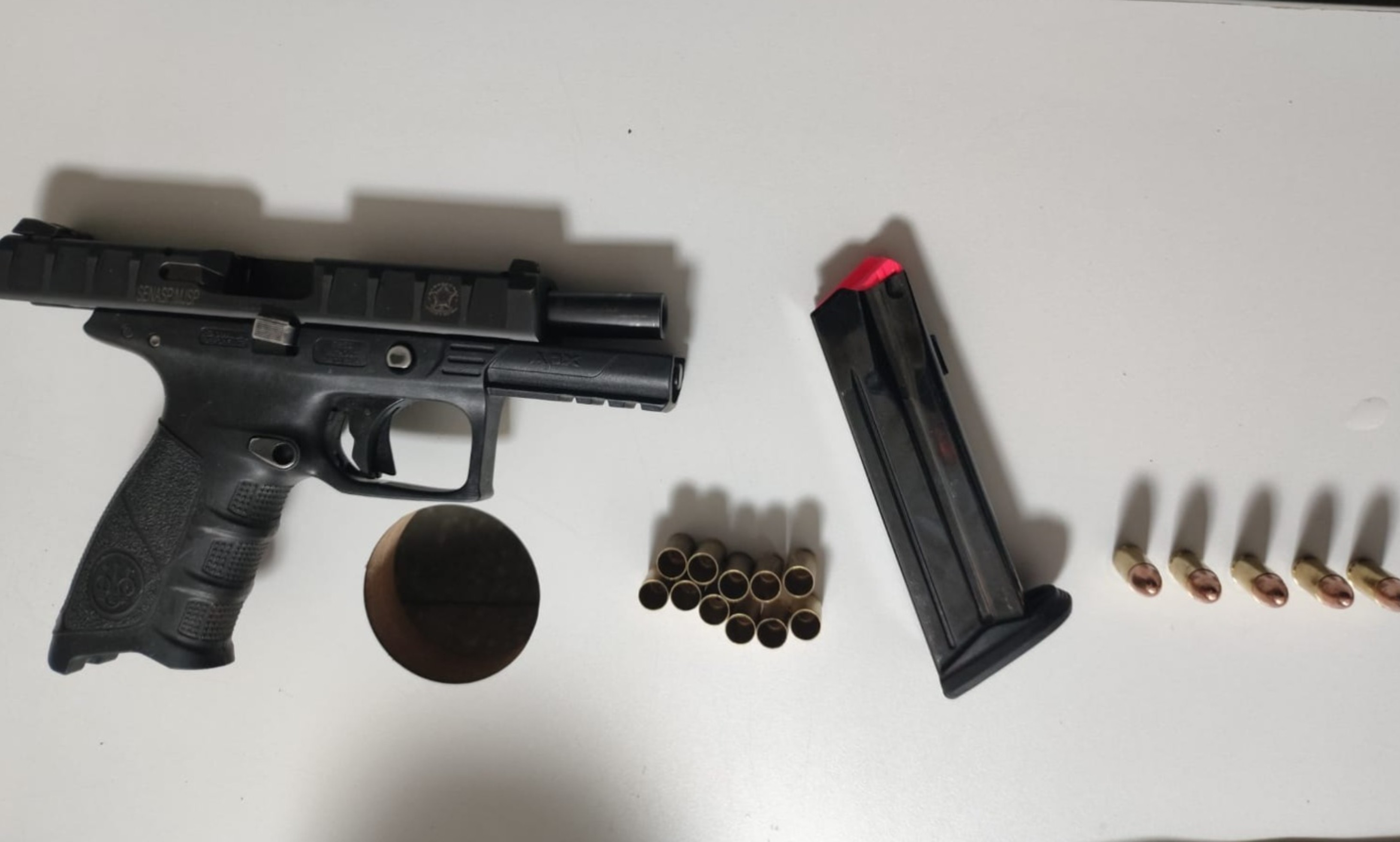 Policial militar é preso por atirar contra o carro da própria esposa e fugir com 'namorada'