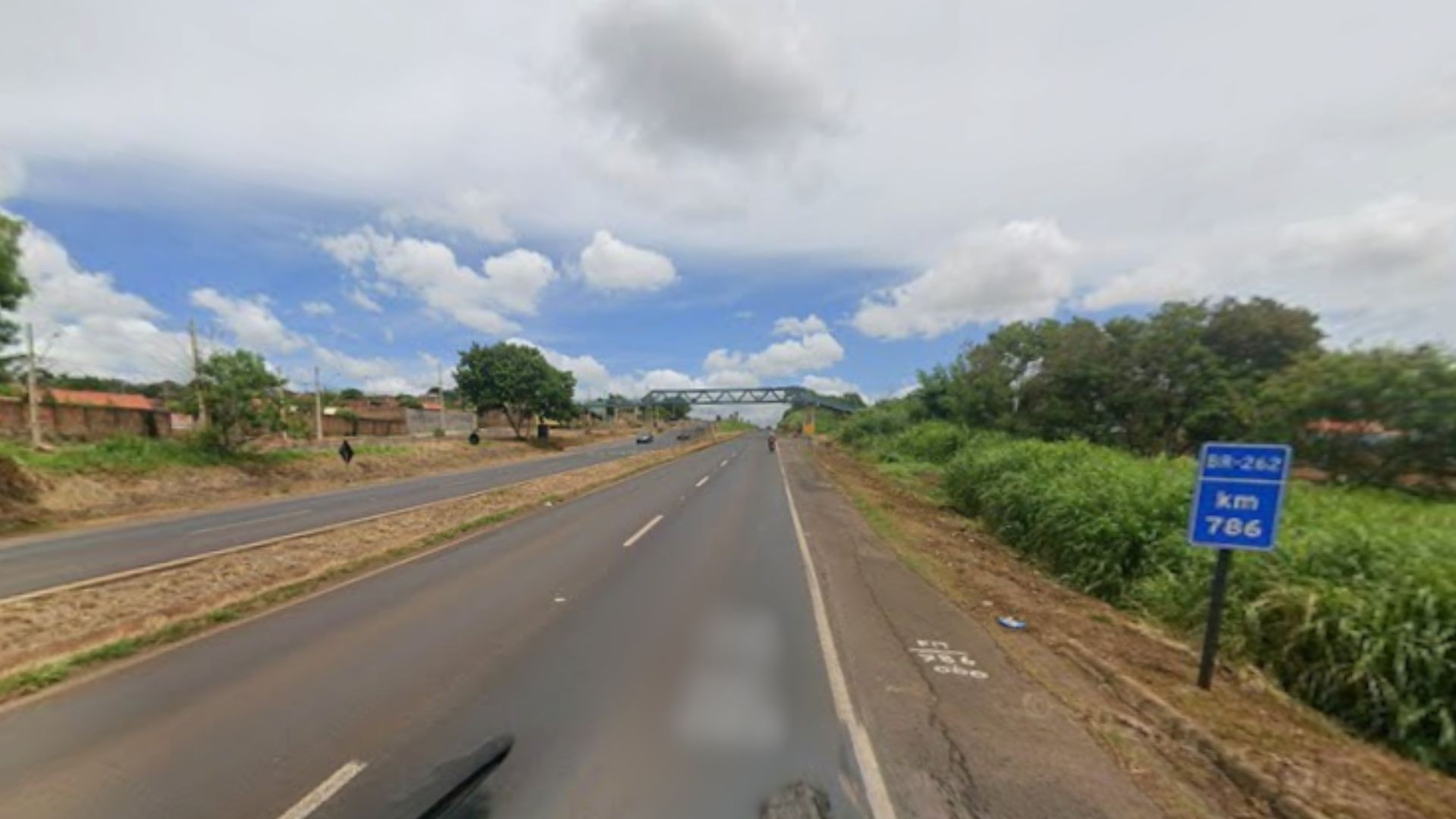 Pedestre morre após ser atropelado por moto na BR-262, em Uberaba