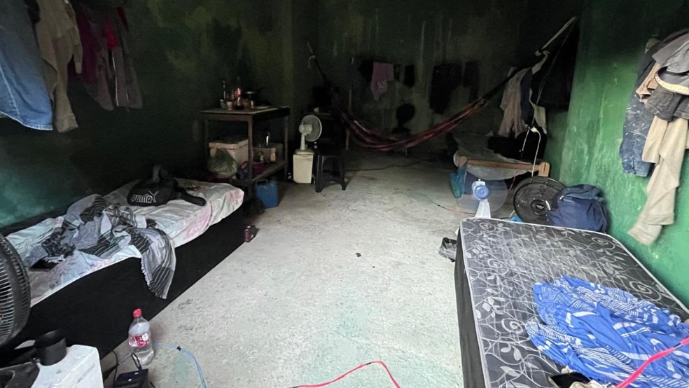 Auditores-Fiscais do Trabalho resgatam 26 trabalhadores em condições análogas à de escravo em obra de condomínio em Aquiraz. — Foto: Divulgação