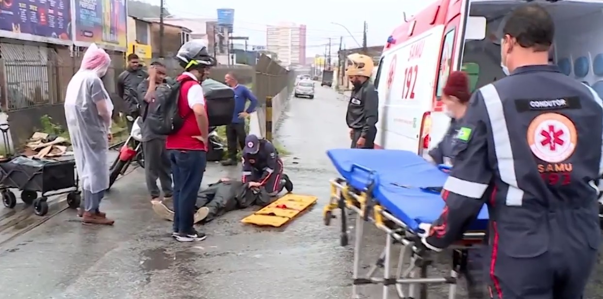 Motociclista fica ferido em acidente na Cambona, em Maceió