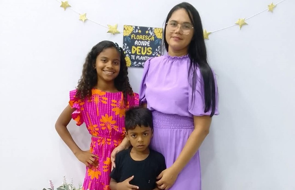 Mirian e os filhos, Luís e Evely, que foram envenenados com ovo de Páscoa, segundo a polícia. — Foto: Reprodução/TV Mirante