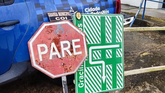 É #FAKE que Brasil criou placa de trânsito para proibir a circulação de qualquer tipo de veículo - Ao Fato ou Fake, Associação Nacional dos Departamentos de Trânsito (AND) desmentiu a existência dessa sinalização. Segundo a entidade, criação de novas placas dependem de estudo técnico que justifique a medida; veja detalhes da checagem.