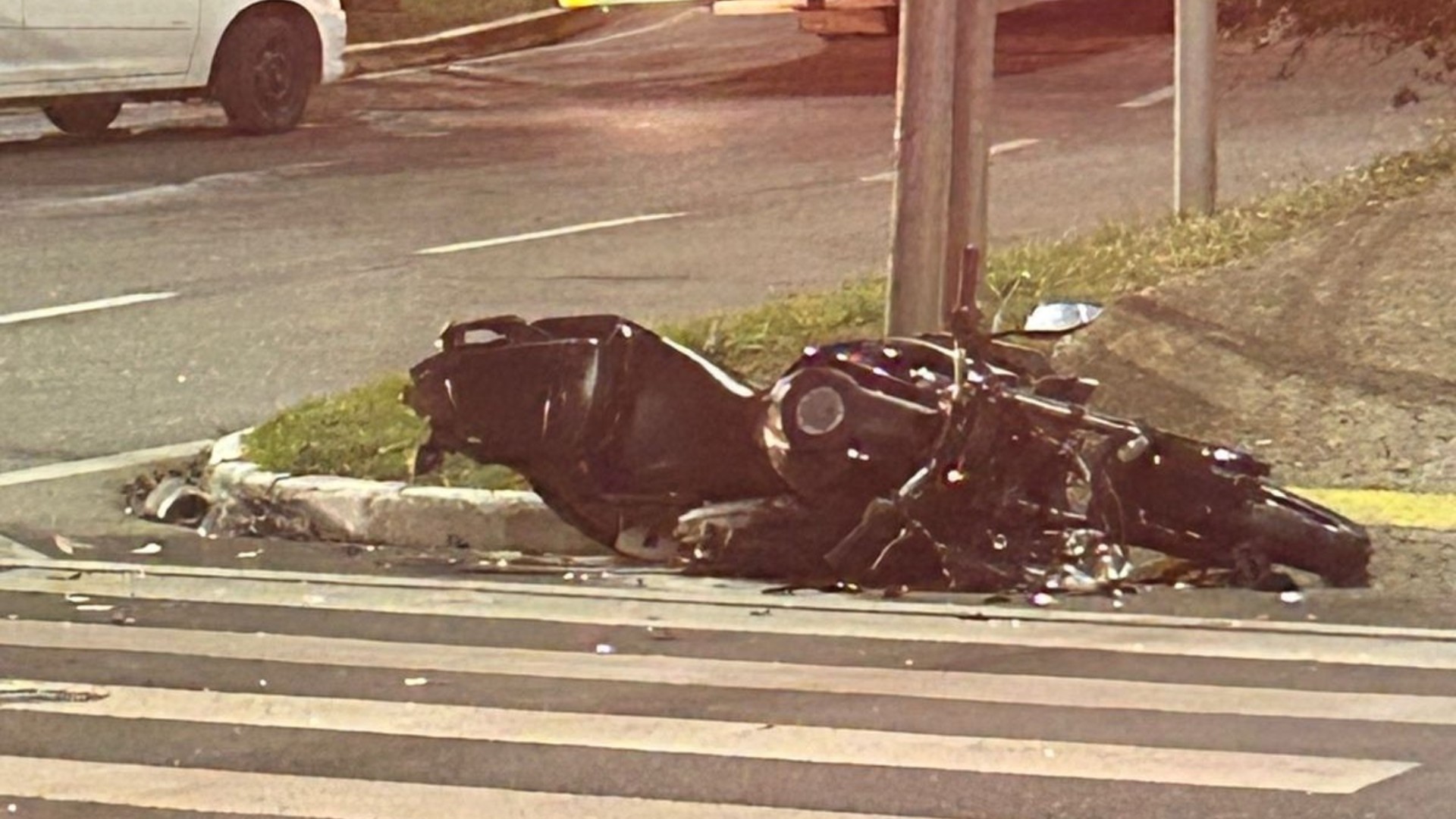 Mulher morre após ser arremessada da garupa de moto em avenida de Salto