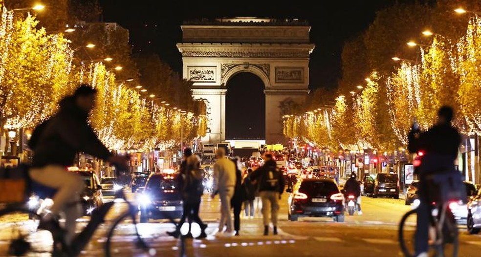 Cerca de 95 mil brasileiros vivem em Paris, capital da França. — Foto: Gao Jing/Xinhua/picture alliance via DW