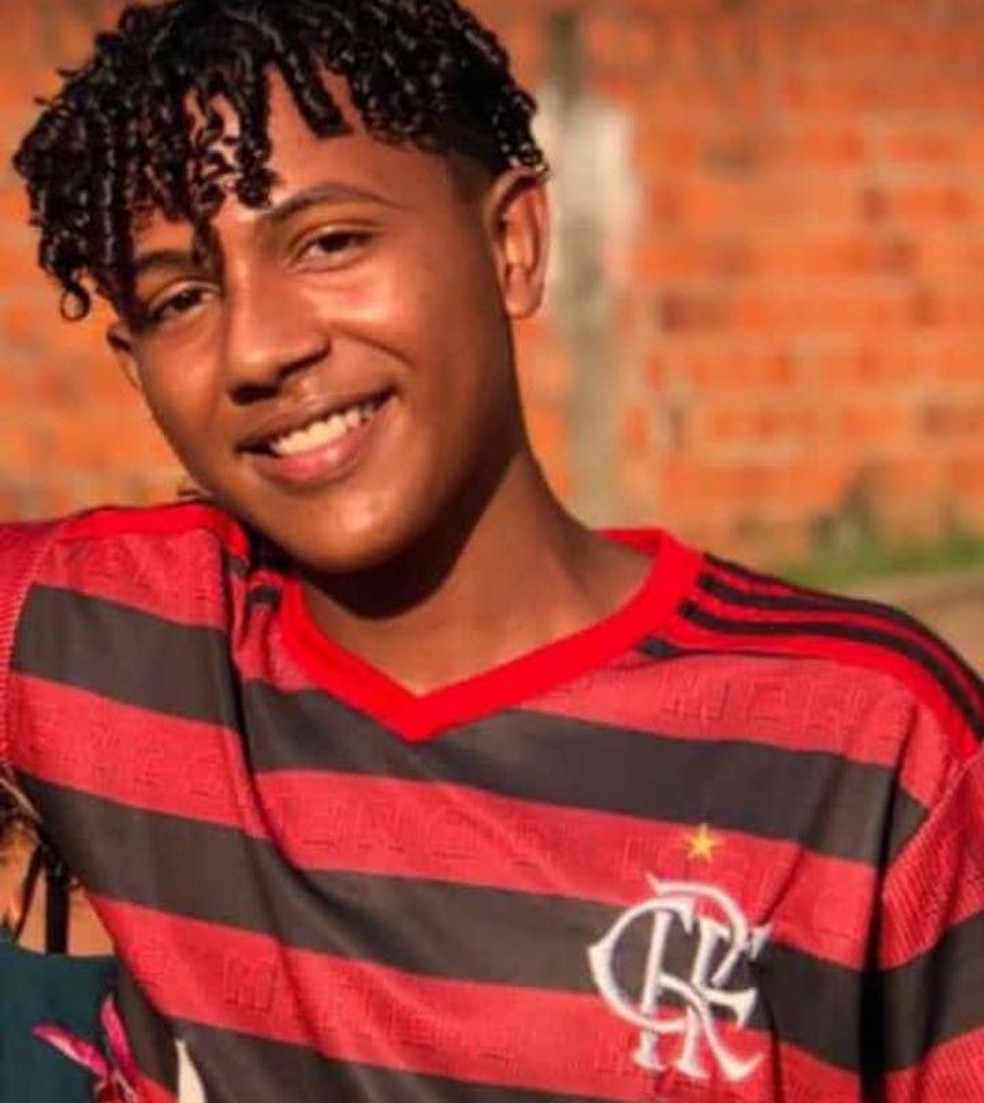 Adolescente foi assassinado com um tiro na cabeça enquanto ia para a escola — Foto: Arquivo pessoal